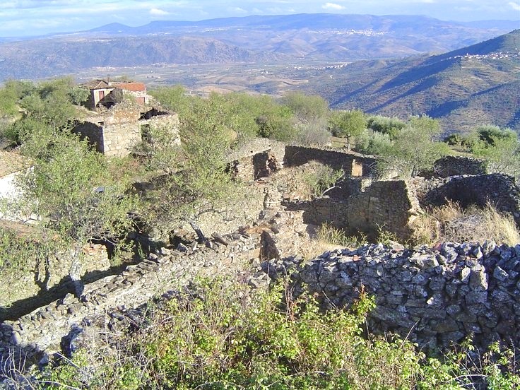  Entre as ruínas e as memórias da aldeia perdida do Gavião