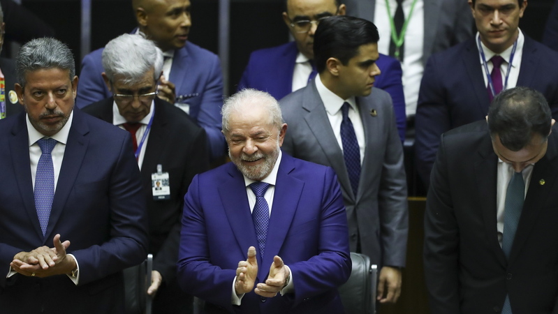  Posse do 39.º presidente do Brasil recompõe o Estado e a esperança