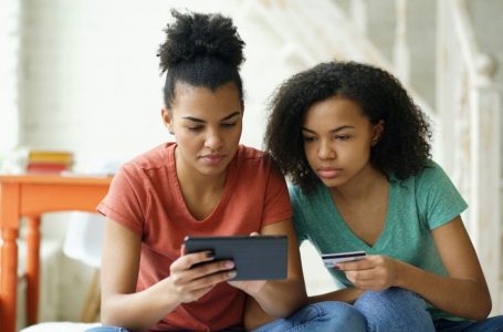 Muitos milhões de pessoas passam a maior parte do seu tempo “online”