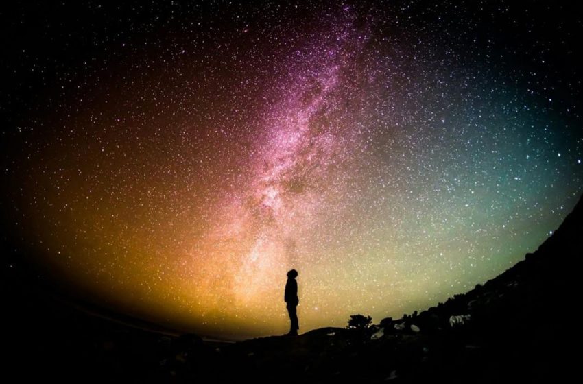  O eco do infinito: somos o Universo a contemplar-se a si mesmo