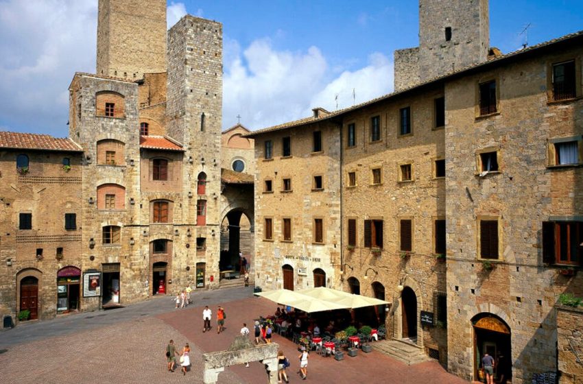  San Gimignano e Éfeso no tempo presente