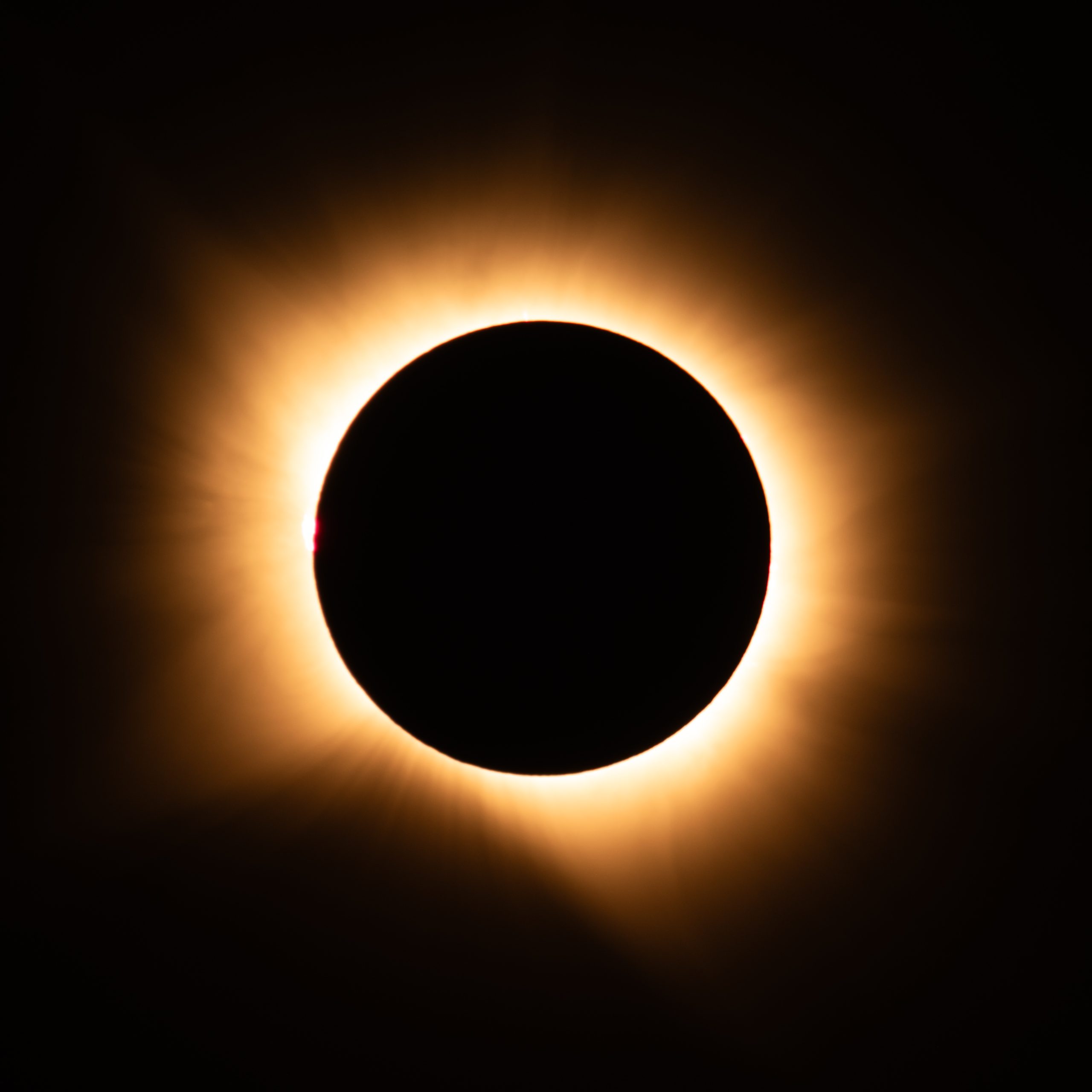 O suspiro da luz: o que a ciência aprendeu com os eclipses do Sol