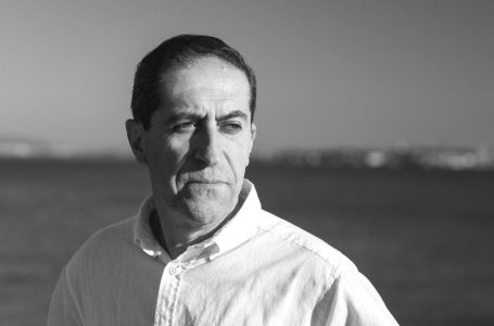 O artífice da memória: João Rasteiro entre a leitura, o ofício e a cidade que o inquieta